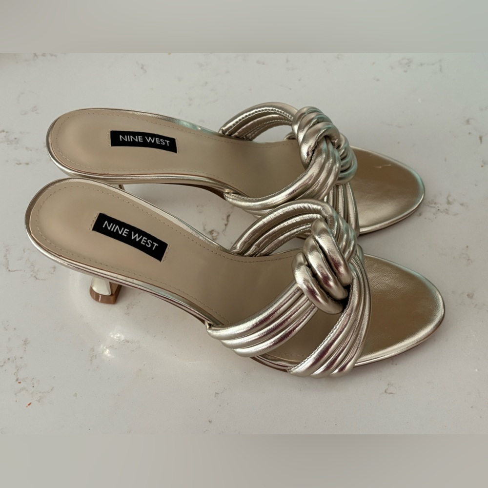Nine West Norene knotted dress sandals in a metallic gold size 8.5 New